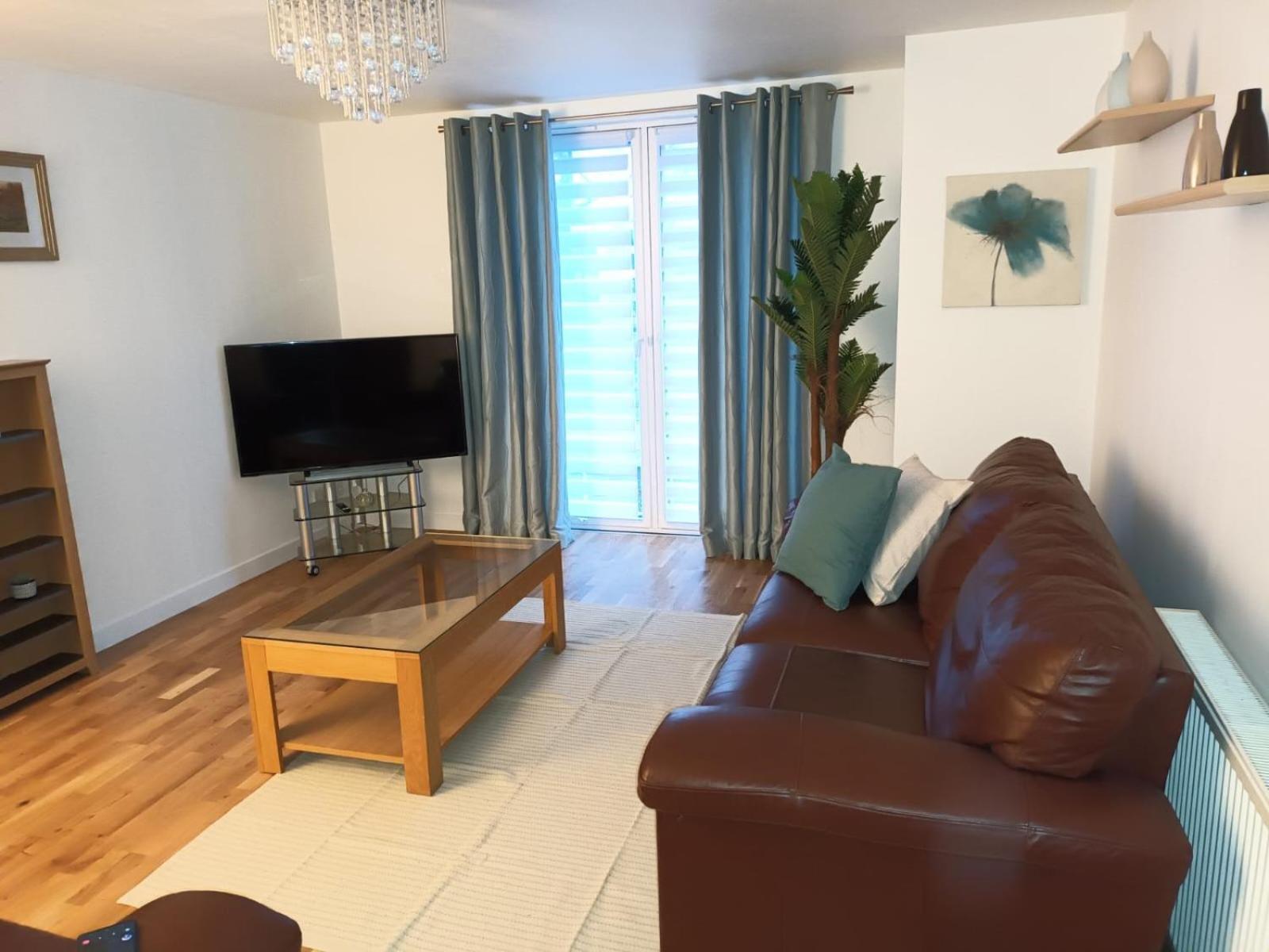 Spacious Elegant 2-Br Apartment In Aberdeen City Centre Eksteriør billede